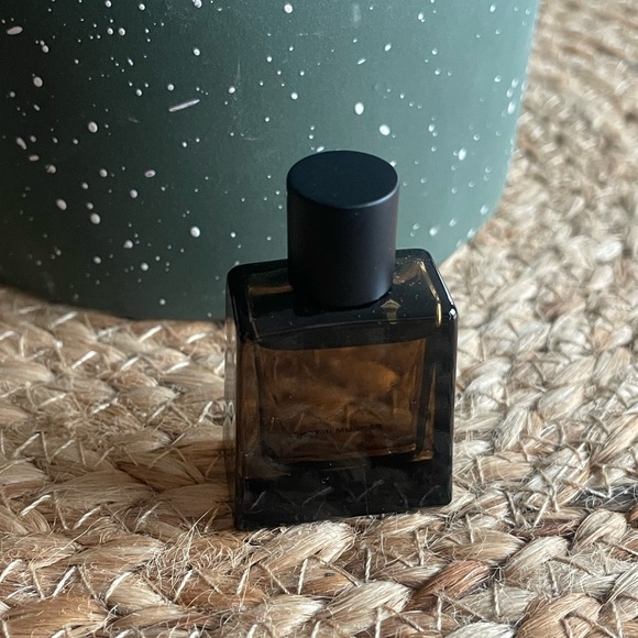 Burberry Hero Parfum Intense Mini Bottle - Picture 3 of 4